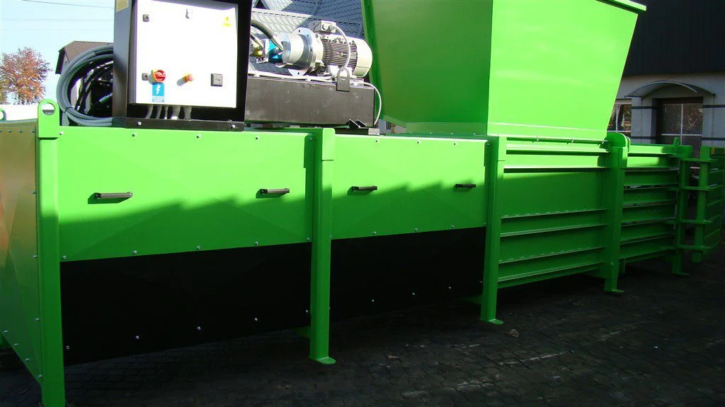 BartonTech 800Plus — Nejvyšší řada paketovacích lisů. Lisovací síla 75 tun, zpracování do 2 t/h.